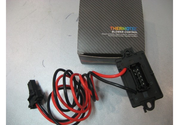 резистор моторчика вентилятора Renault Scenic II, Grand Scenic II, Megane II, Clio III, Logan, Kangoo, 7701207876*